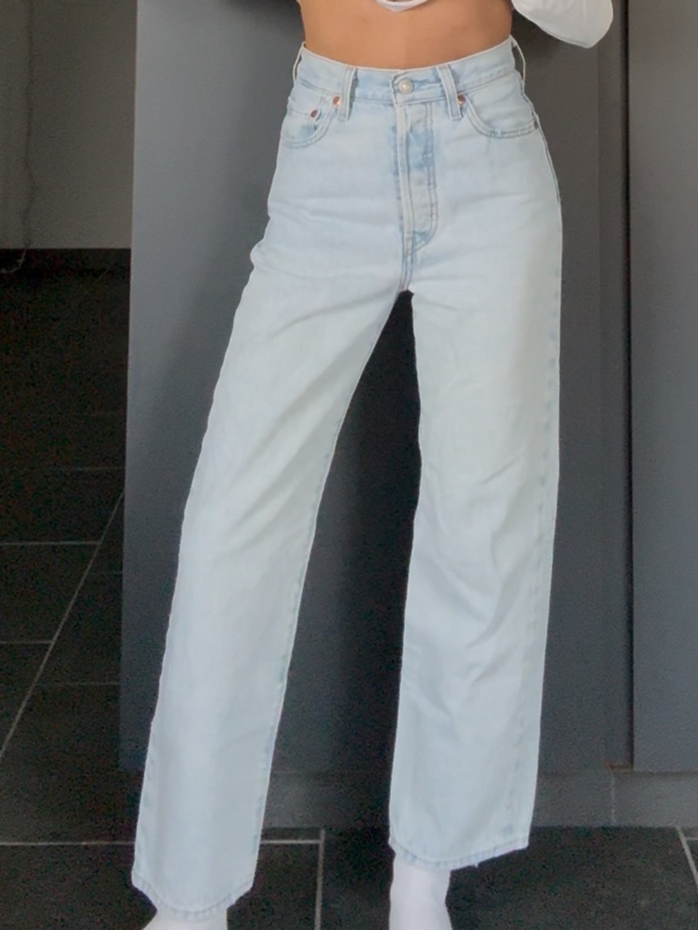Light Wash Levi’s Ribcage Straight Ankle Jeans 25